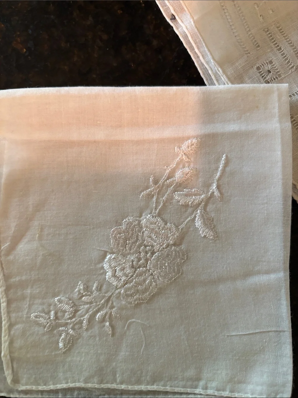 Vintage White Embroidered Linen Napkins - Set of 4